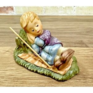 Sleeping Shepherd Nativity Goebel Berta Hummel Figurine 2000 Christmas Wreath